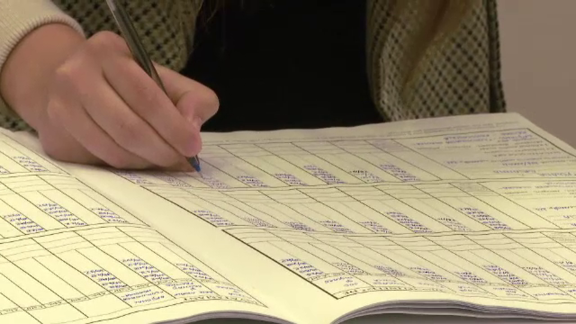 Criza bugetară lovește Educația. Dispar bursele olimpicilor și cele tehnologice și se mărește norma didactică