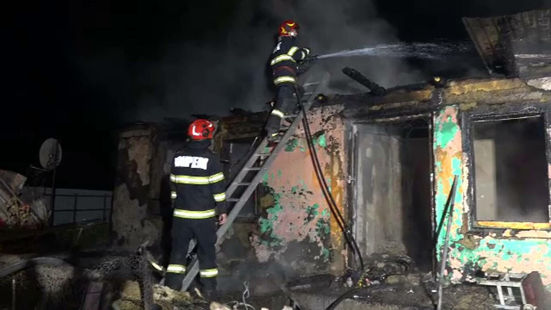 Un copil de 7 ani din Vaslui a fost găsit carbonizat după ce casa familiei a luat foc. Bunica lui e în stare critică