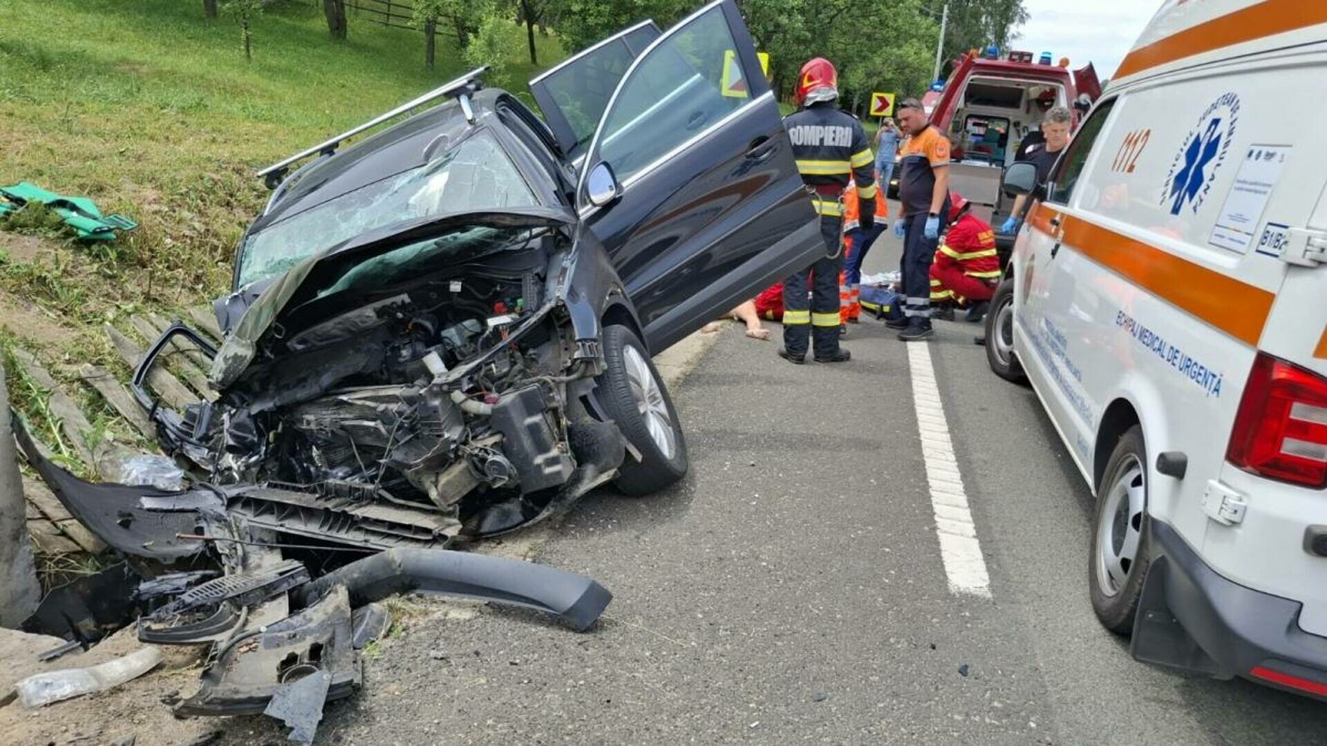 O fetiţă de 10 ani și bunica ei au murit într-un accident grav produs pe un drum din Hunedoara. FOTO