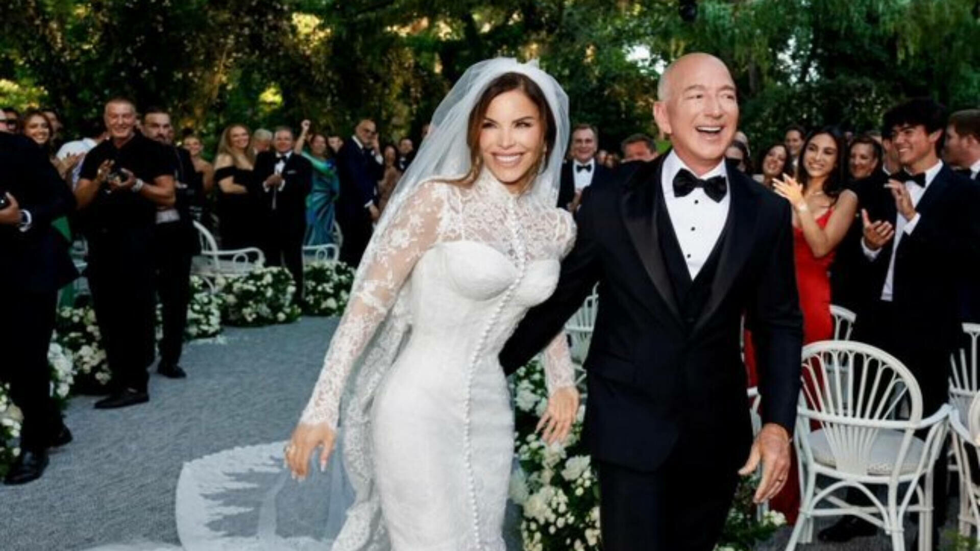 Jeff Bezos şi Lauren Sánchez s-au căsătorit. Cum a arătat marea nuntă din Veneția și ce rochie a purtat mireasa | FOTO