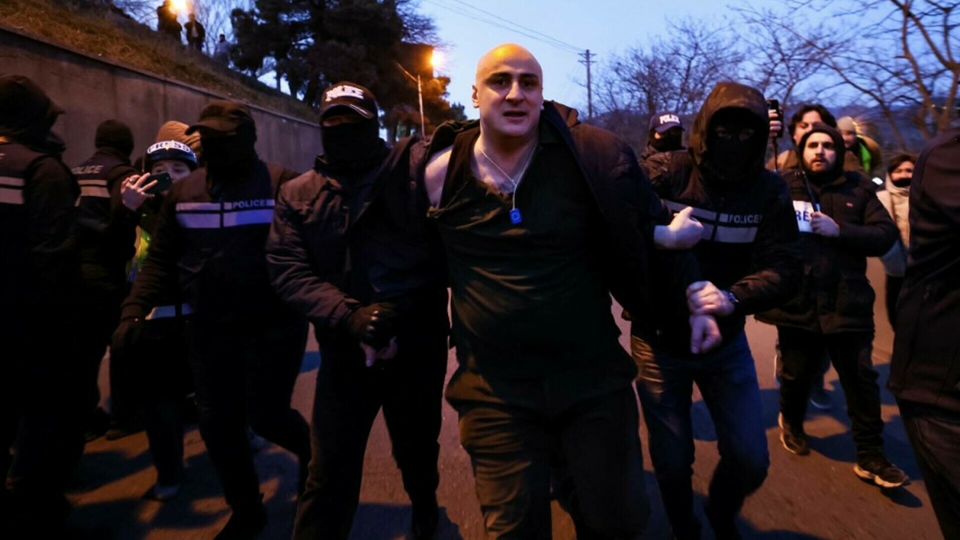 Șase lideri ai opoziției dintr-un stat care vrea să adere la UE, arestați într-o săptămână. „Uniunea Sovietică a revenit”