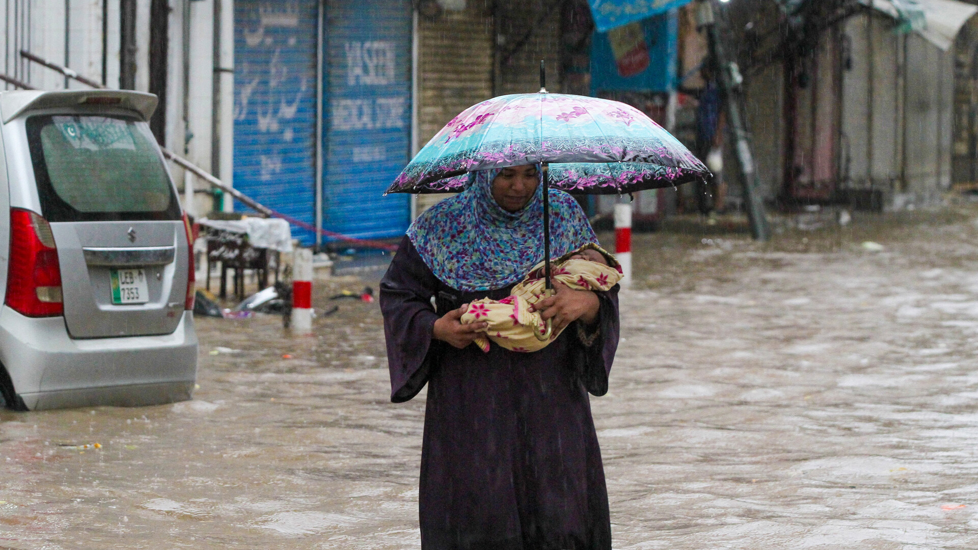 Furtunile violente din Pakistan au ucis 11 persoane, dintre care 4 copii. Statul se confruntă cu schimbări climatice bruște