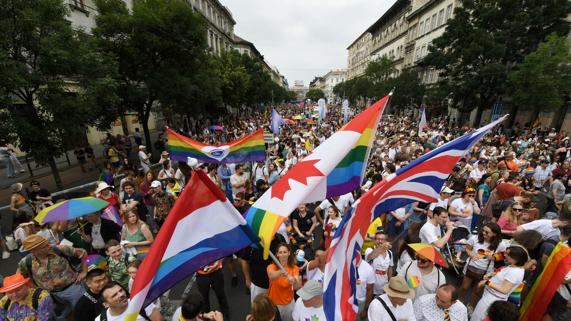 Marșul Pride din Budapesta are loc în ciuda interdicției lui Orban. Un număr record de participanți așteptați la eveniment