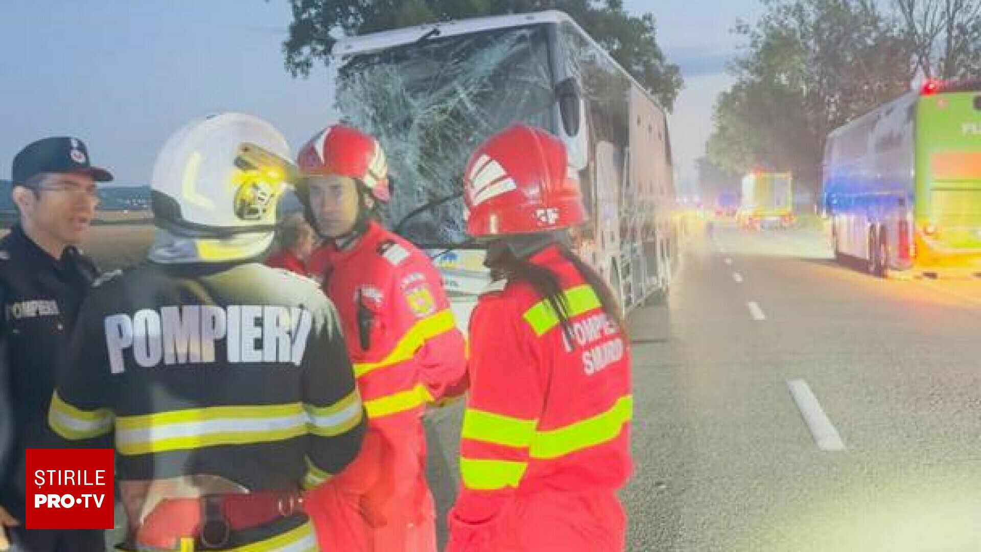 Încă un accident grav pe „Drumul morții”. Un autocar cu 60 de oameni s-a ciocnit cu un microbuz