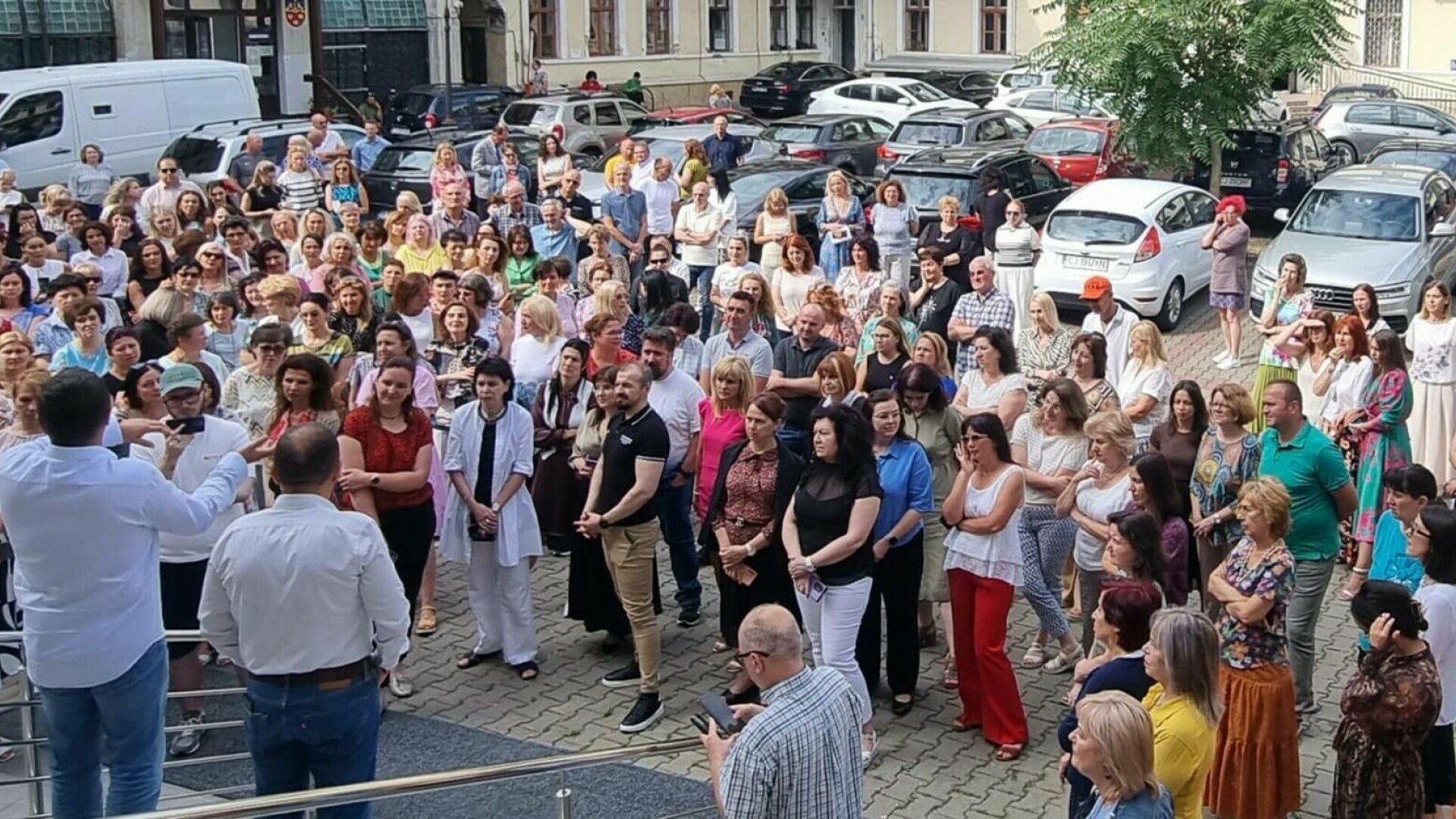 Sindicatele amenință cu greva generală la nivel național, dacă Bolojan nu-i primește la discuții. Ce revendicări au