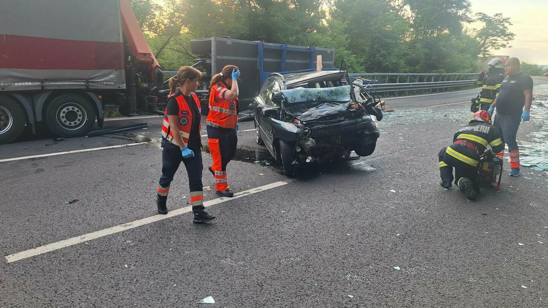 Un șofer de 85 de ani a murit în Vâlcea. Autoturismul său a fost lovit de un autotren condus de un tânăr de 27 de ani