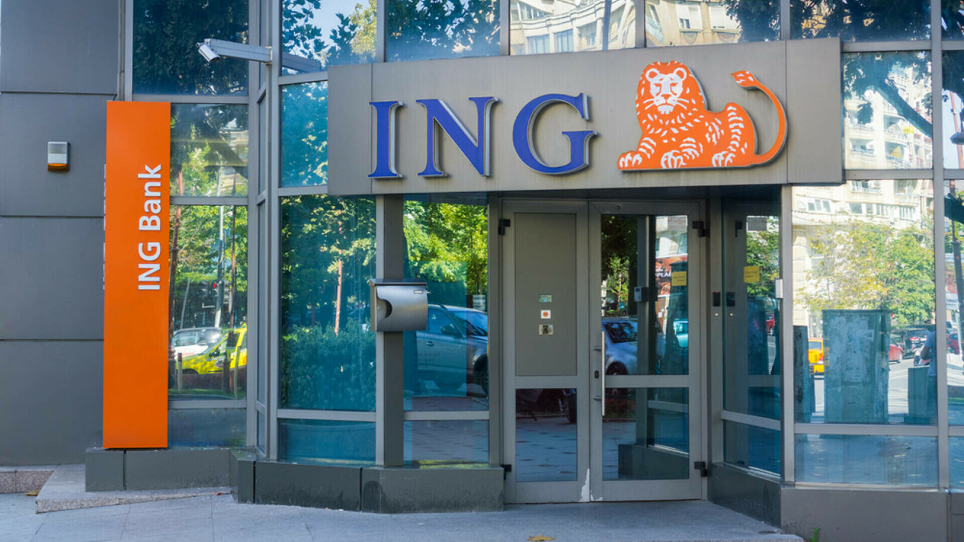 ING anunță reduceri masive de personal. 230 de angajați din funcții de conducere sunt vizați. Ce motive invocă banca