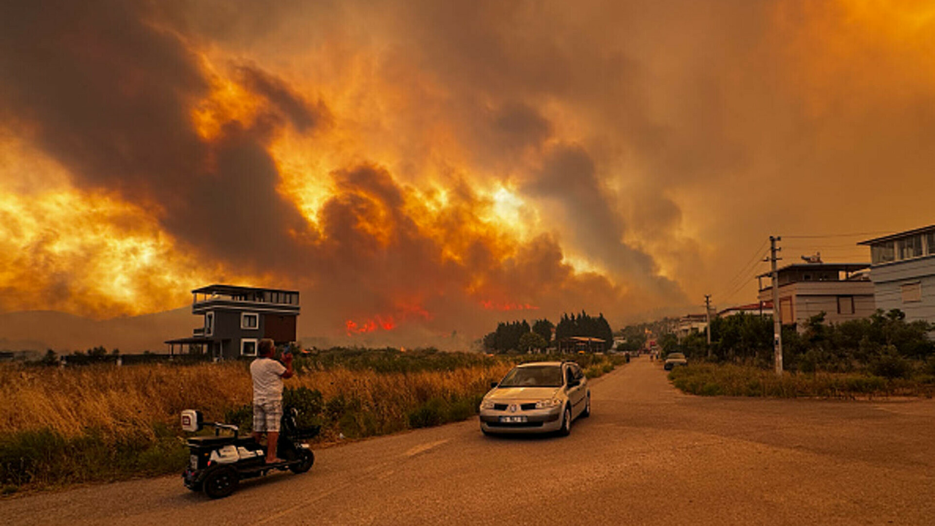 Peste 50.000 de persoane au fost evacuate în urma incendiilor de pădure din Turcia. GALERIE FOTO & VIDEO