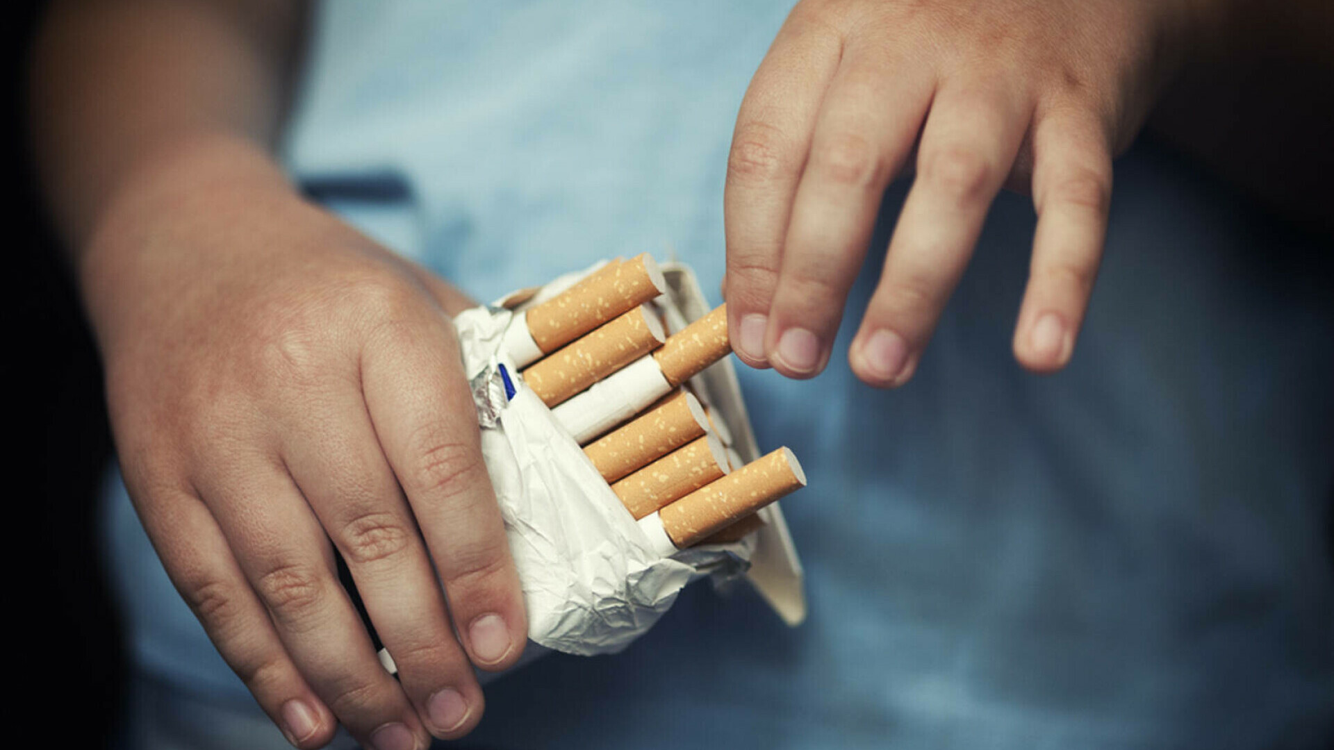 Noi reguli în Grecia pentru tutun și alcool. Părinții nu vor mai putea să-și trimită copiii să cumpere țigări