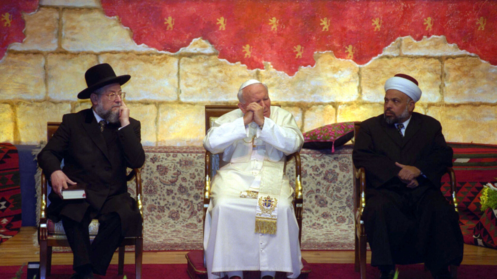 Papa Ioan Paul al II-lea cu un rabin si un imam