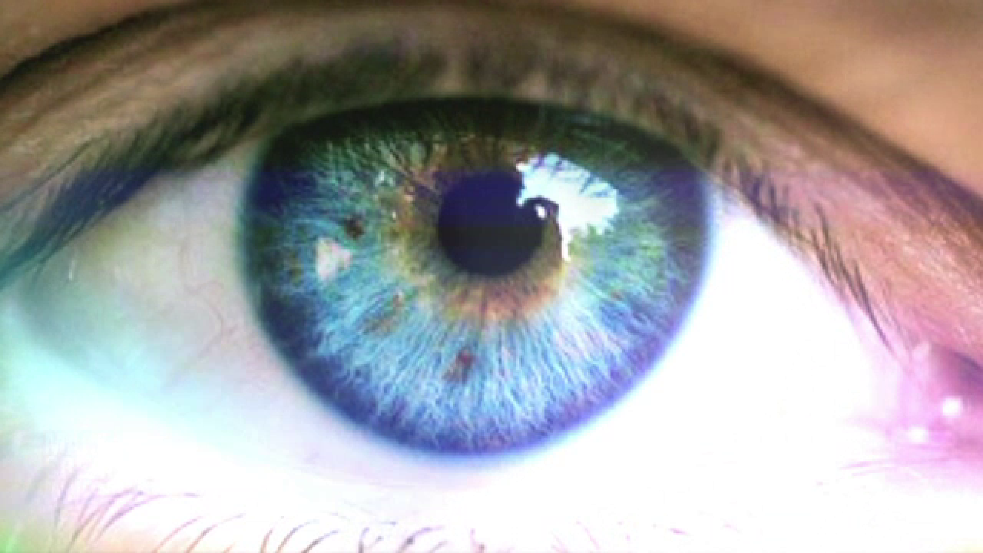 ochi albastri