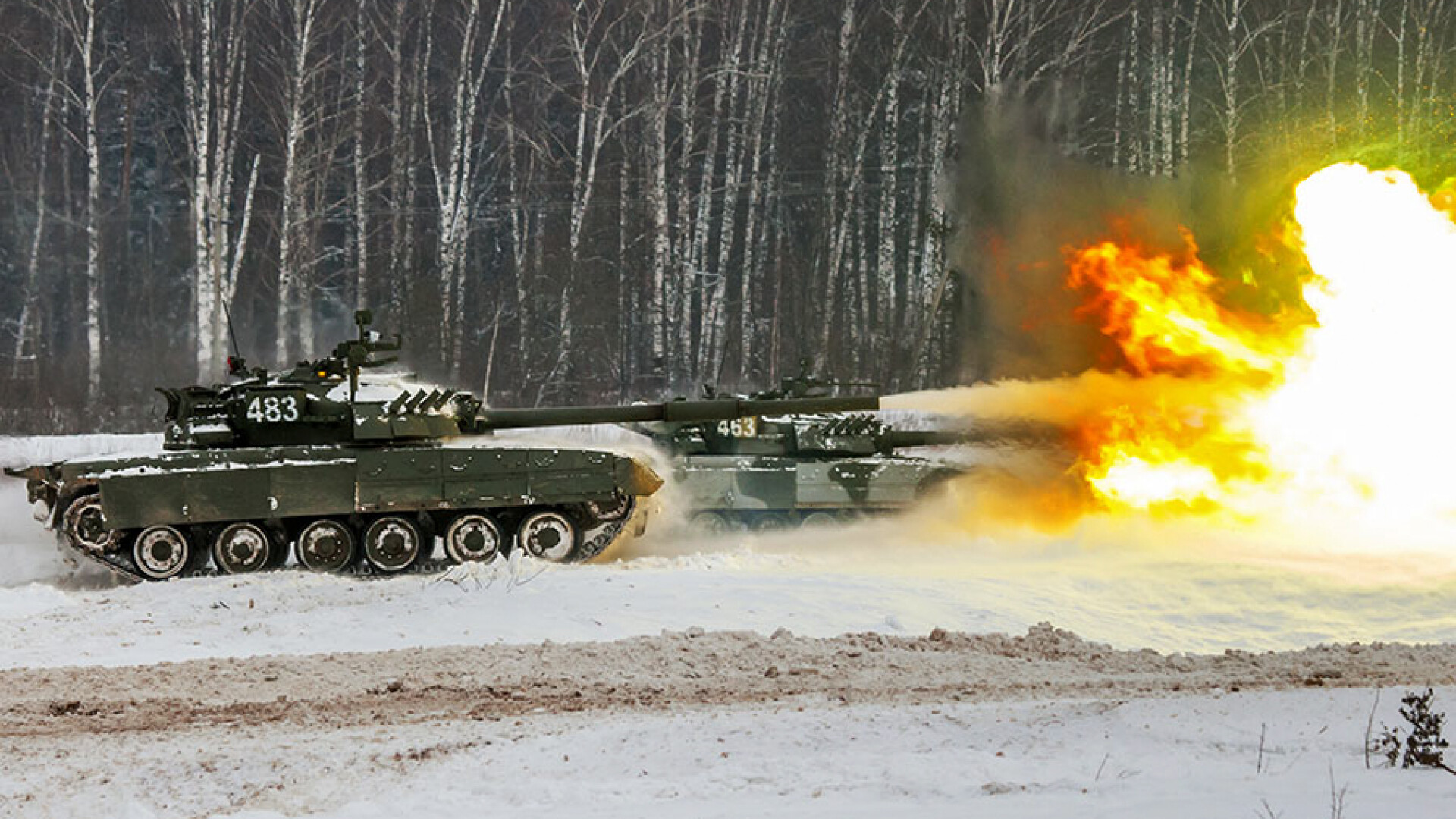 exercitiu militar cu tancuri rusesti