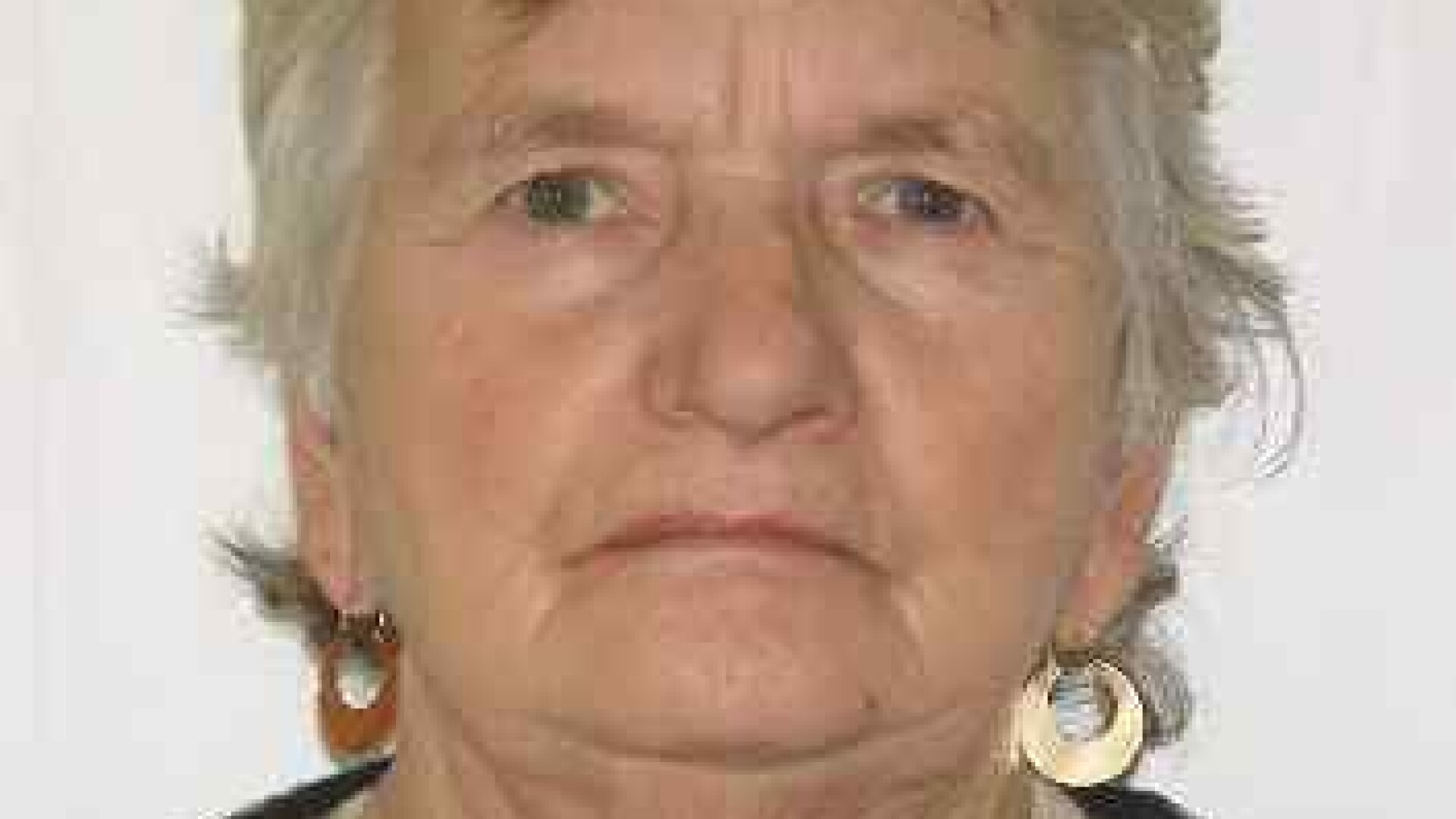 O femeie din judetul Cluj care sufera de Alzheimer a disparut. Cine a vazut-o este rugat sa sune la 112