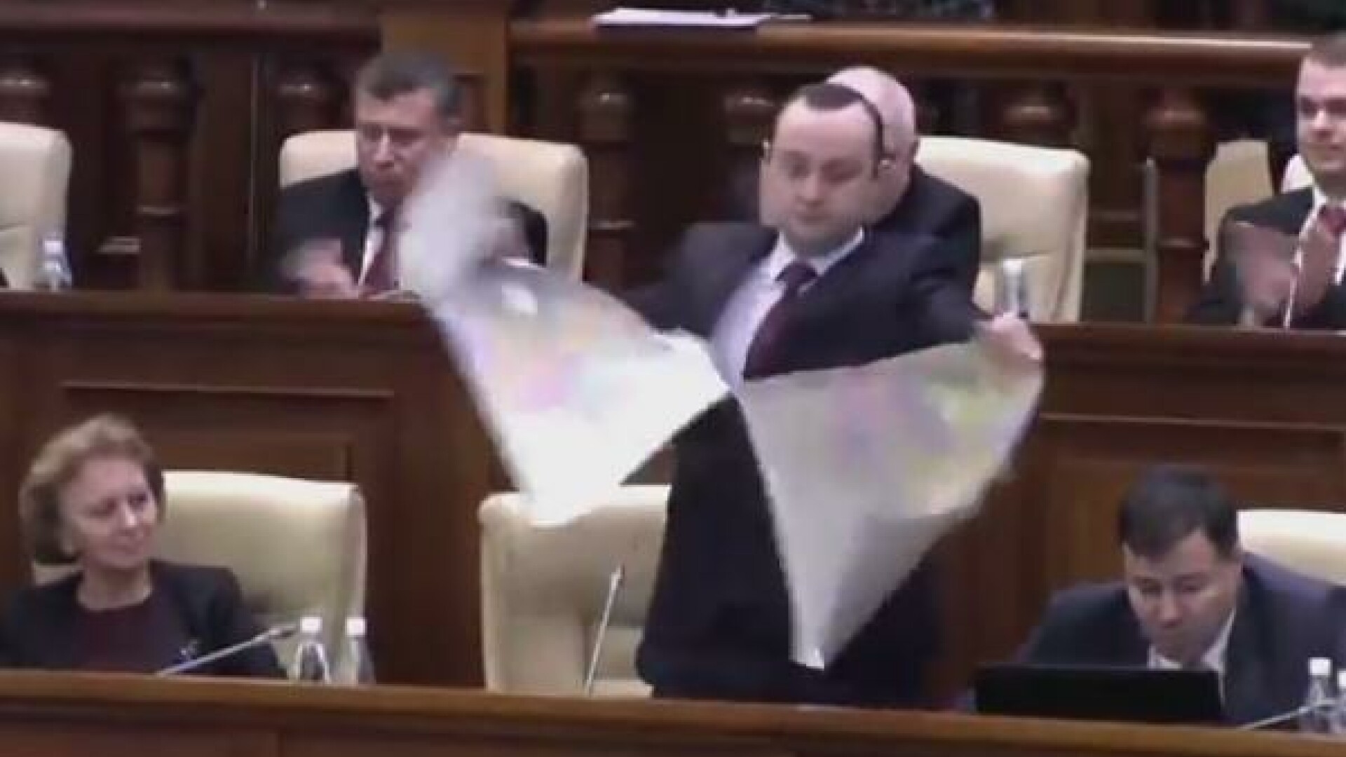 Deputat din R. Moldova care a rupt harta Romaniei Mari