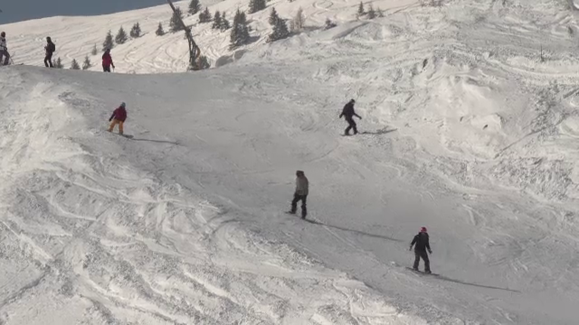 Accident grav de Crăciun pe o pârtie din Predeal. O femeie a leșinat după ce a fost lovită de o sanie