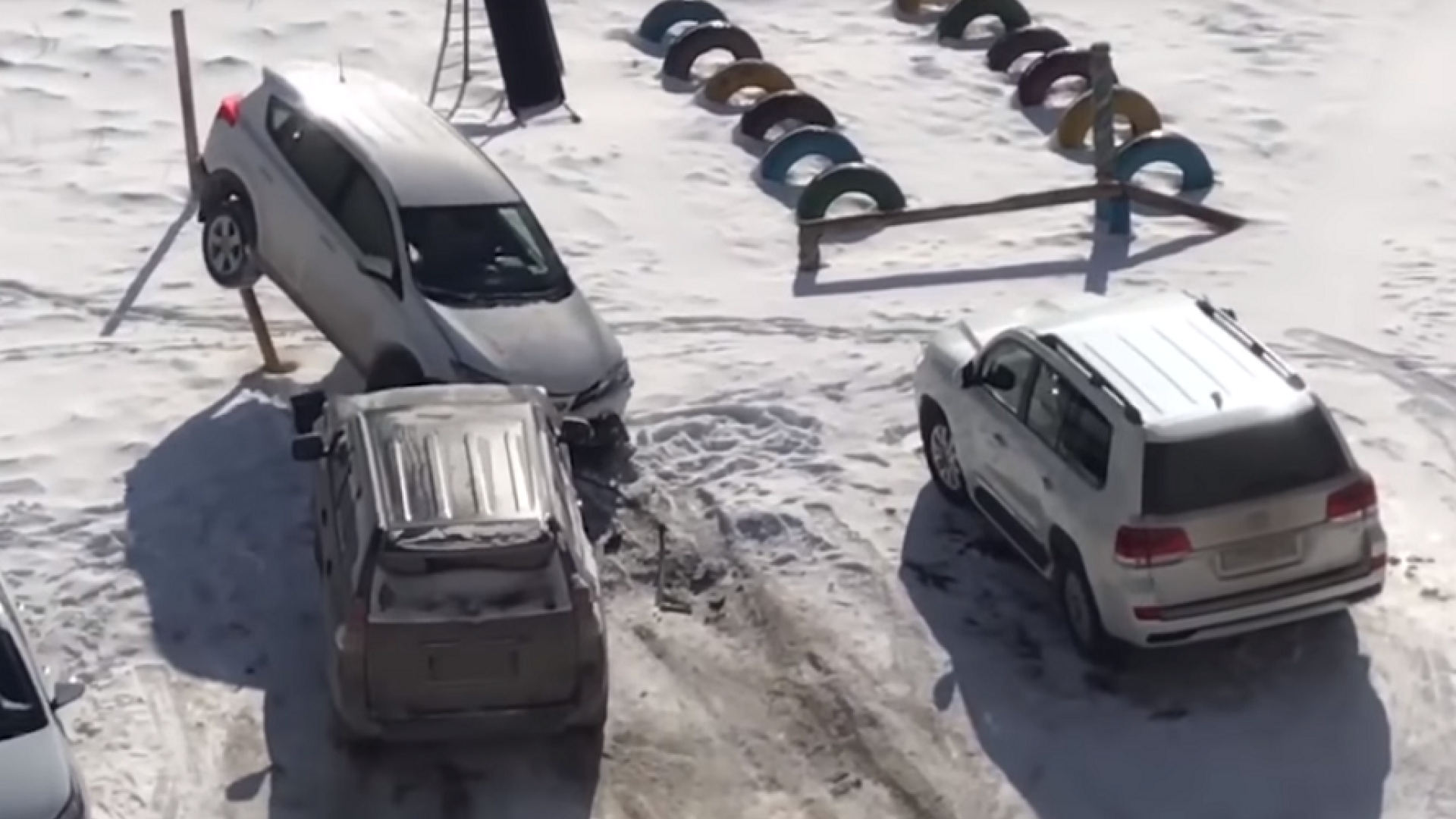 Un şofer rus beat a făcut dezastru în parcare
