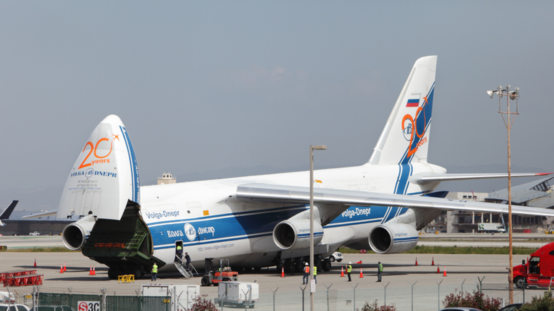 Antonov AN-124