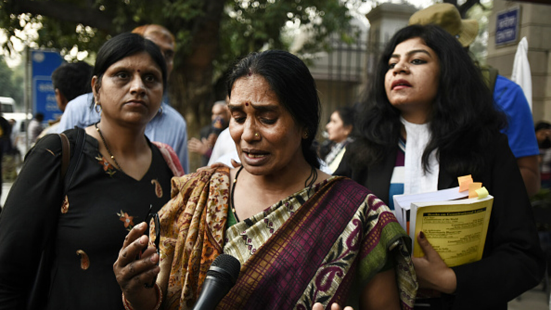 Autorii unui viol în grup în capitala Indiei vor fi spânzuraţi în 20 martie