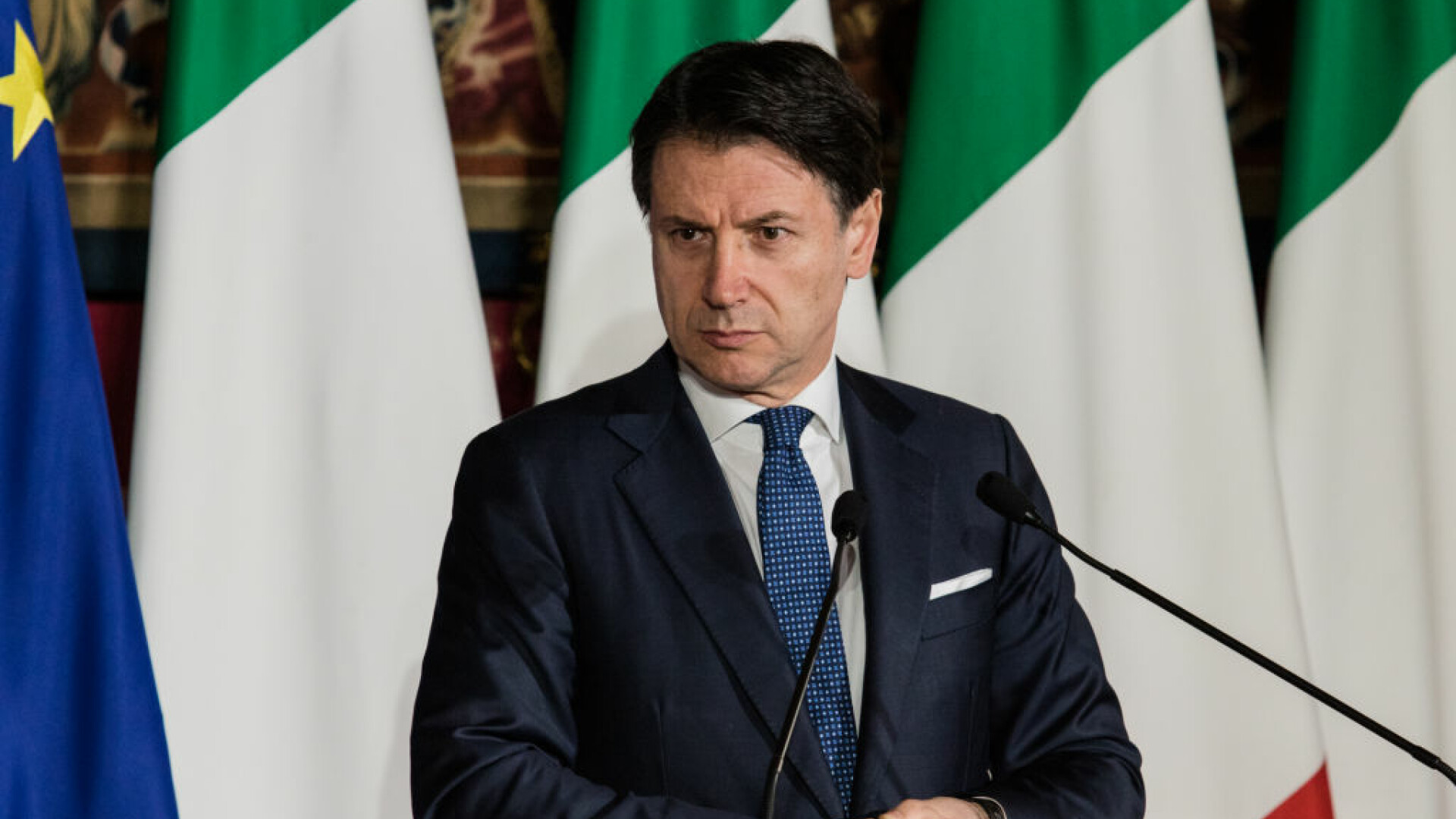 Premierul Giuseppe Conte spune că Italia se confruntă cu ora s cea mai întunecată