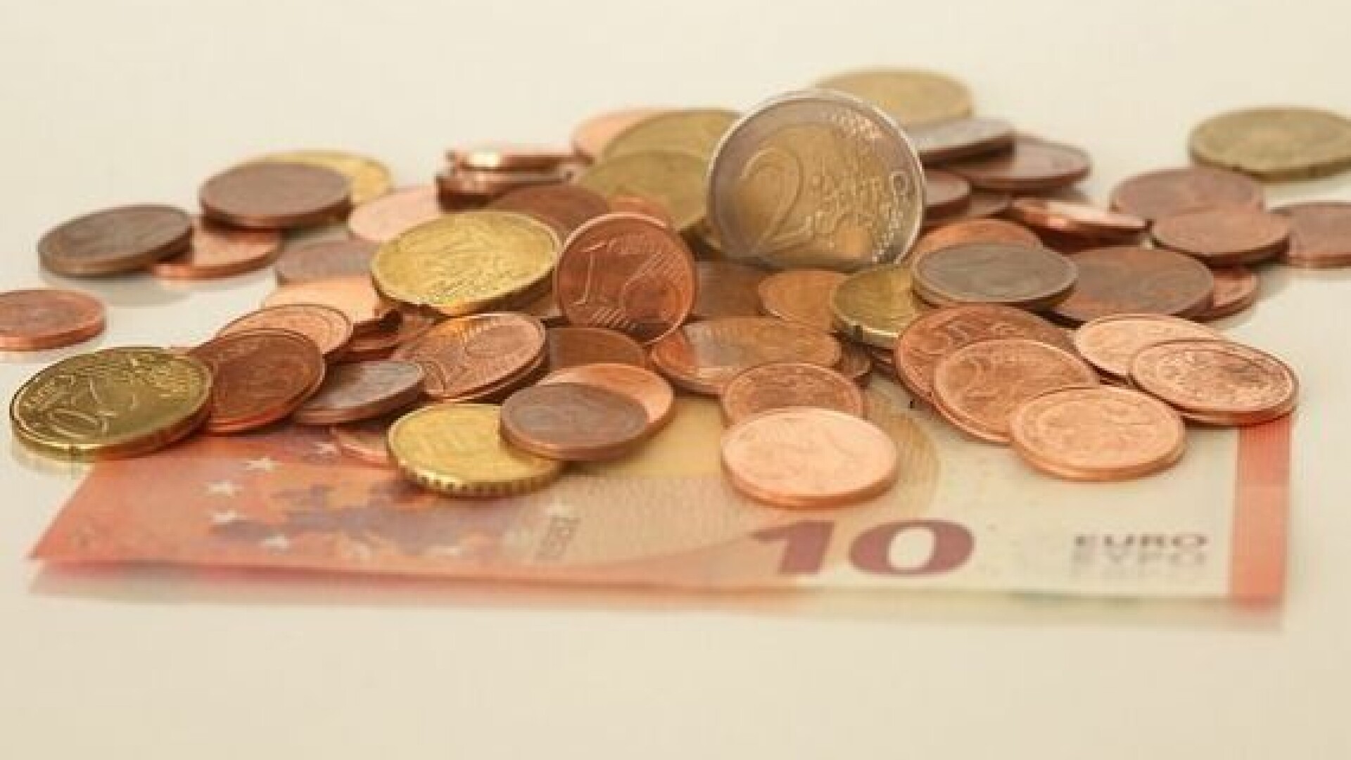 Analist BCR: Banca Națională ar putea apăra un nou prag al cursului de schimb. Care e limita