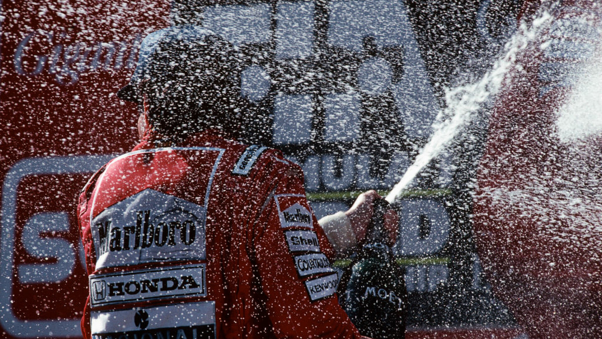 Piloţii de Formula 1 nu vor mai sărbători cu şampanie pe podium, punând capăt unei tradiții de 50 de ani. Care este motivul