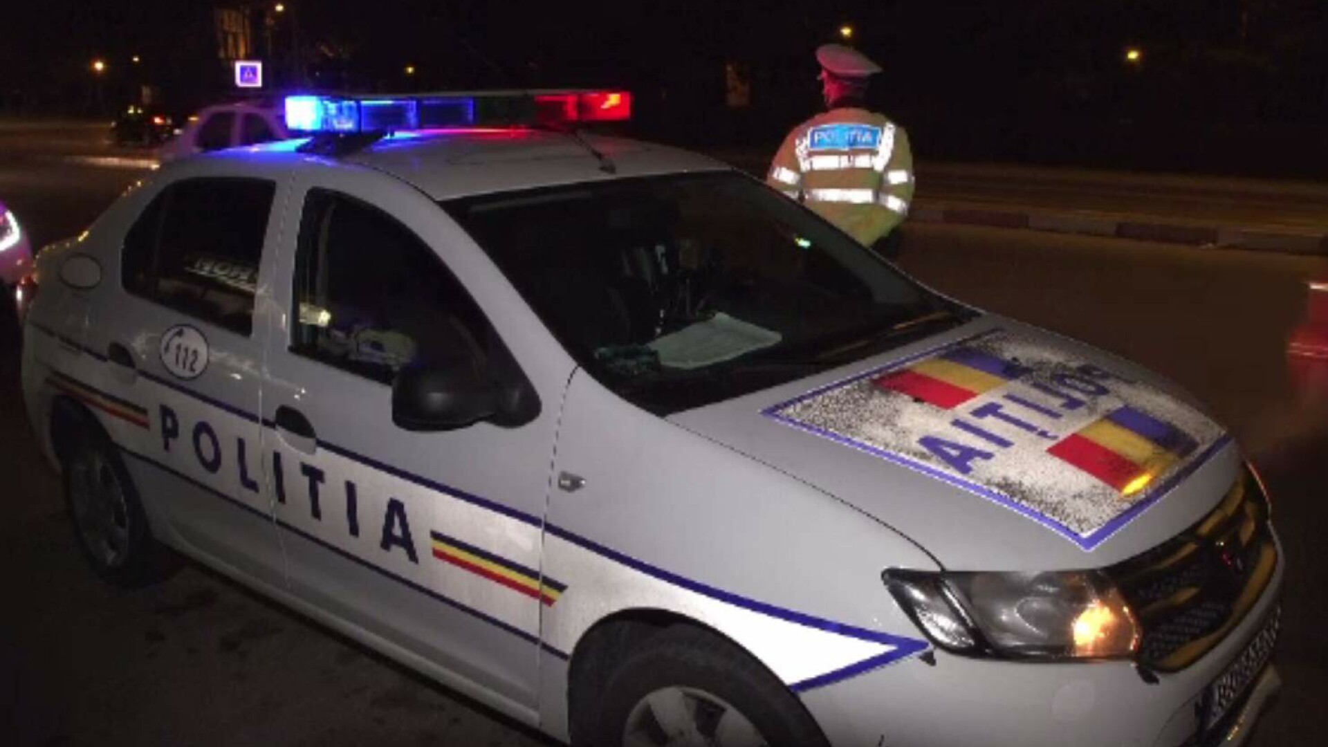 Polițist rutier, lovit de un tânăr cu BMW care conducea cu 116 km/oră. În ce stare e agentul