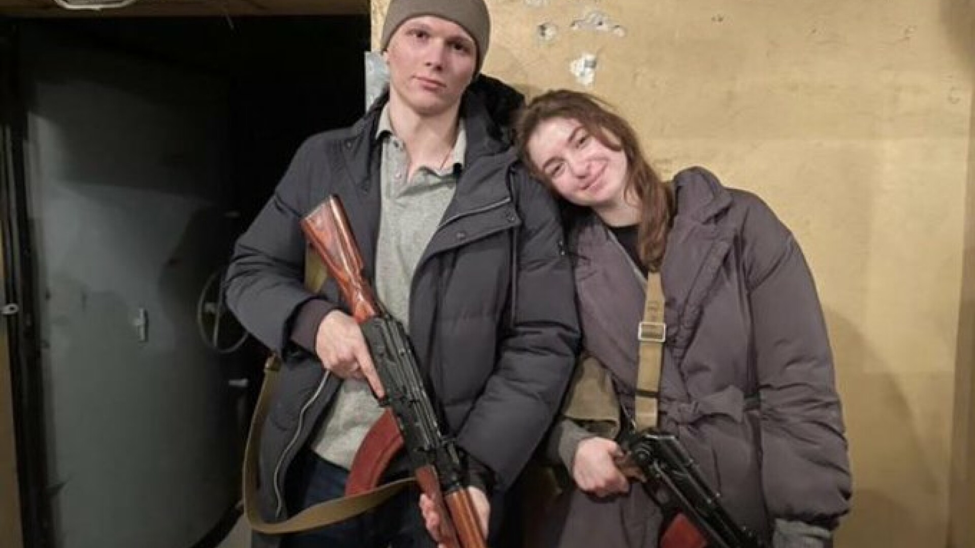 Tinerii ucraineni care s-au căsătorit în ziua invaziei ruse au plecat la război în luna de miere: ”Asta e noua realitate”