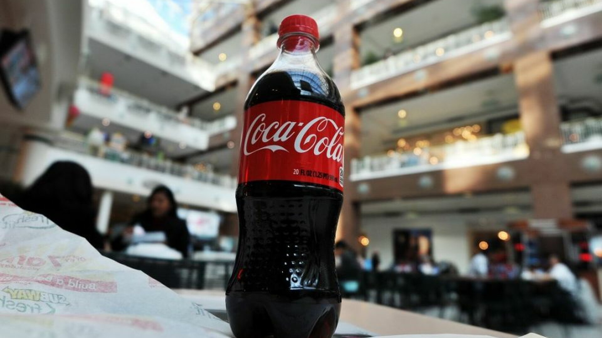 Coca-Cola, bananele și uleiul- produsele pe care românii le caută cel mai mult pe Monitorul Prețurilor