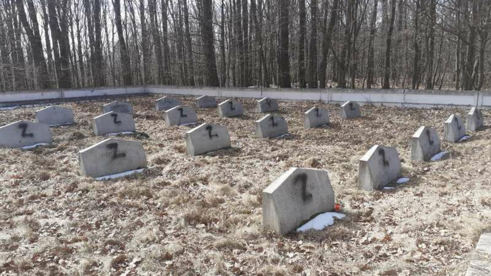 Anchetă demarată după ce pe mormintele soldaţilor ruşi dintr-un cimitir din Iași a fost scrisă litera Z