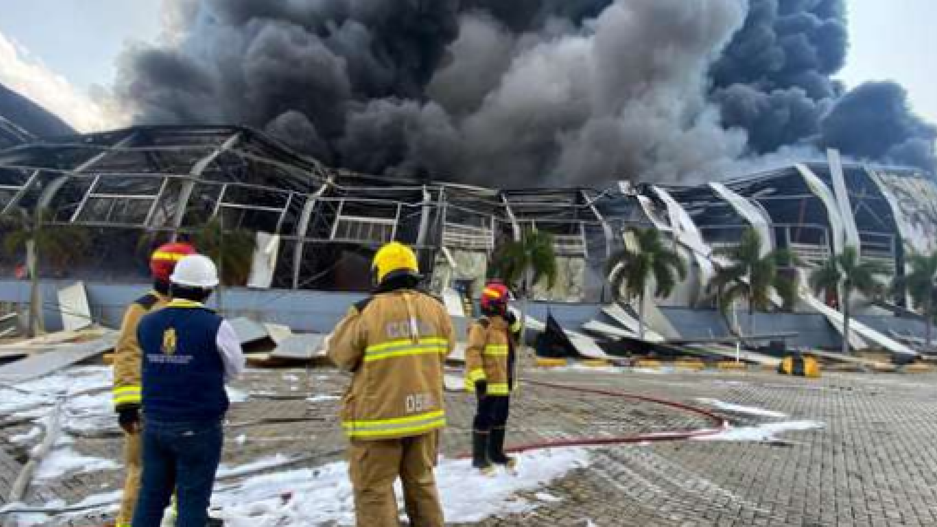 Explozie la fabrica Contecar din Cartagena. Fumul și flăcările uriașe au putut fi văzute de la kilometri distanță
