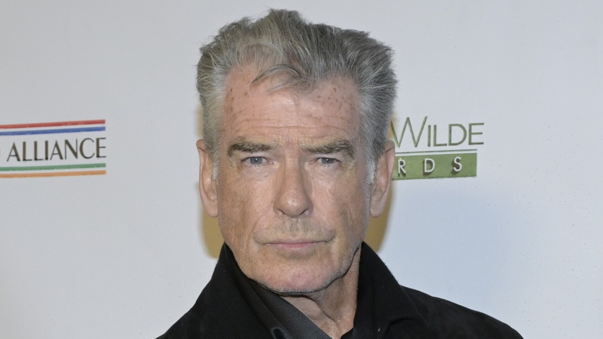 Actorul Pierce Brosnan, bun de plată după ce s-a plimbat printr-o zonă interzisă dintr-un parc. Ce amendă a primit