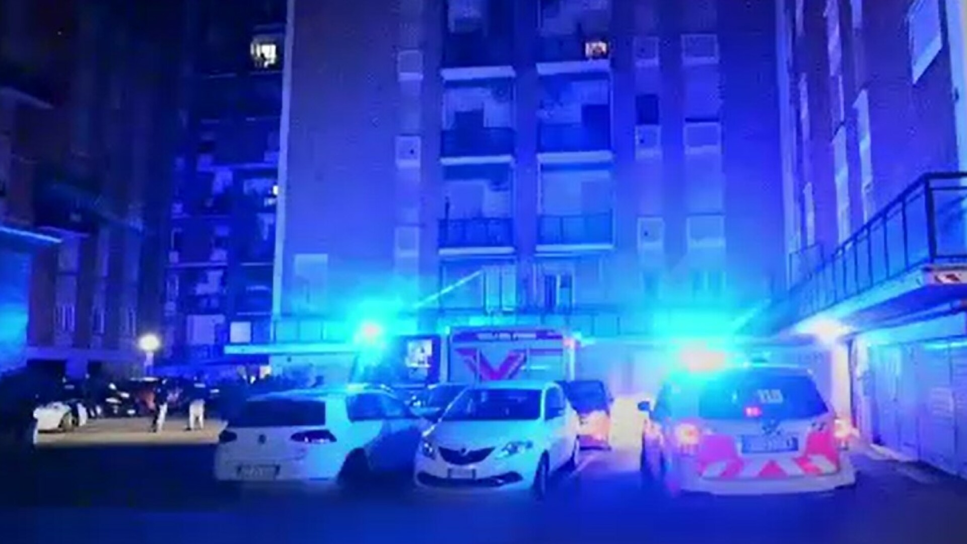 O româncă de 32 de ani și cei trei copii ai ei au murit într-un incendiu care le-a cuprins apartamentul din Bologna