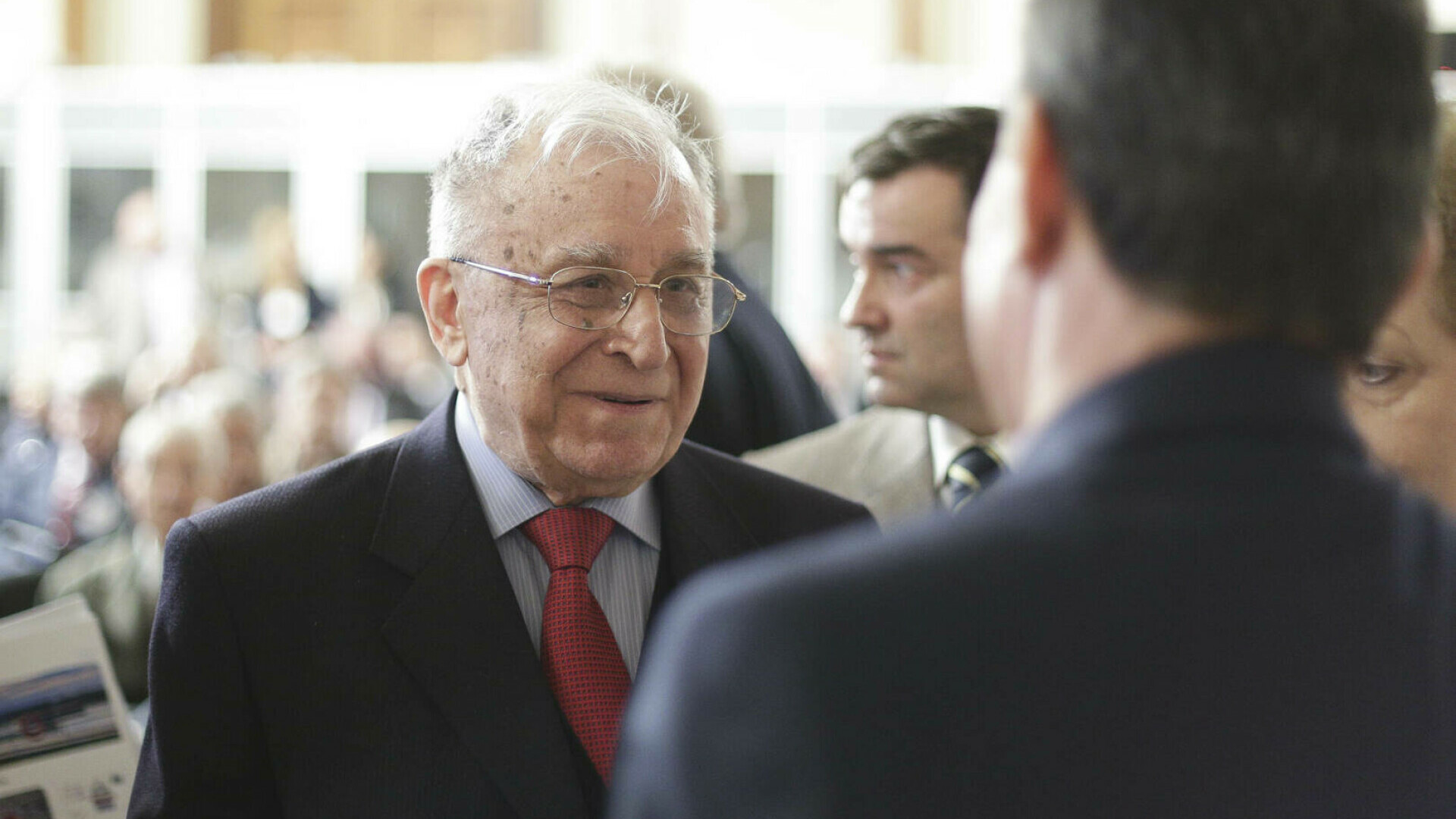 Starea de sănătate a lui Ion Iliescu s-a agravat. Fostul președinte a fost supus unei noi intervenții chirurgicale
