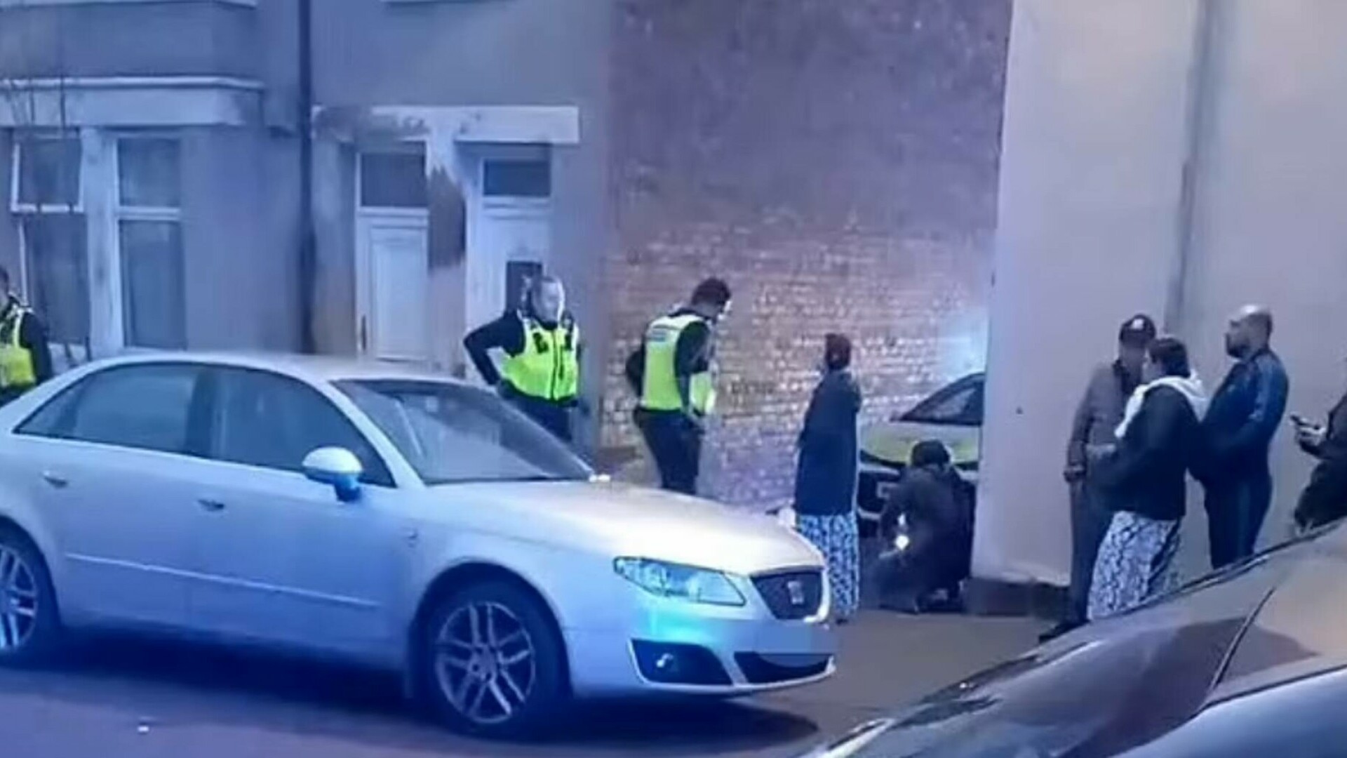 Revoltă violentă în UK după ce autoritățile au luat copiii unor român