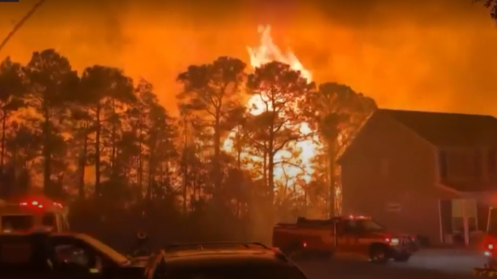 Incendii violente în SUA