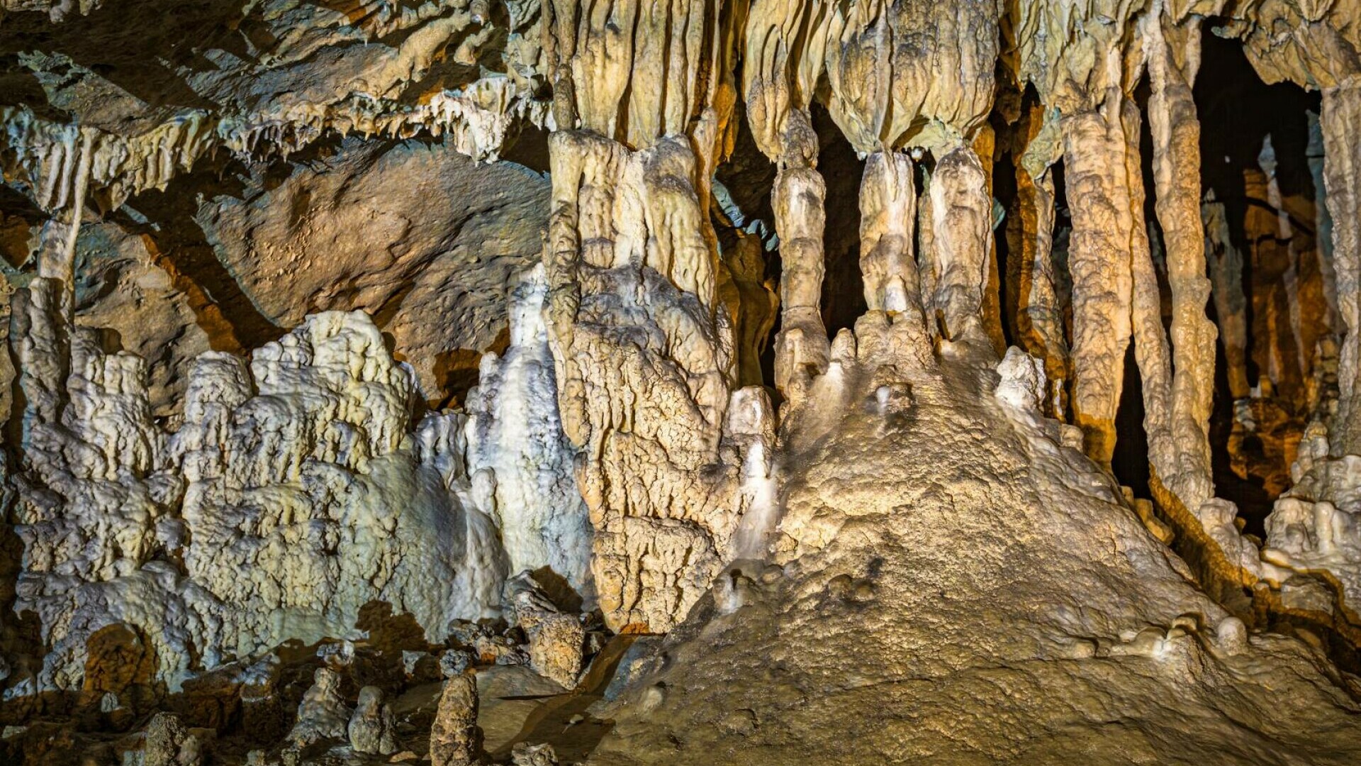 peștera muierii / peștera muierilor