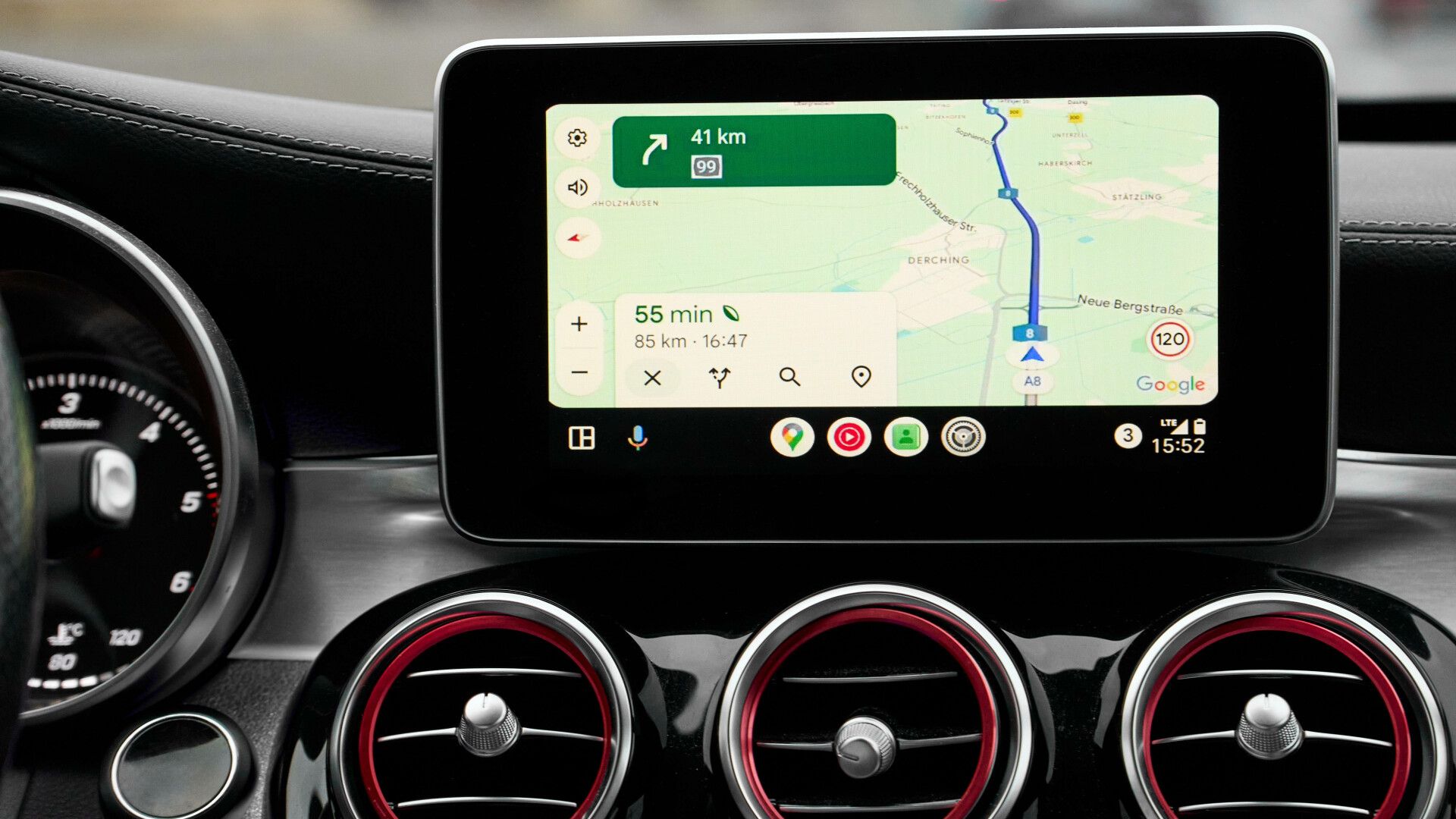 Dispozitiv GPS pe mașină