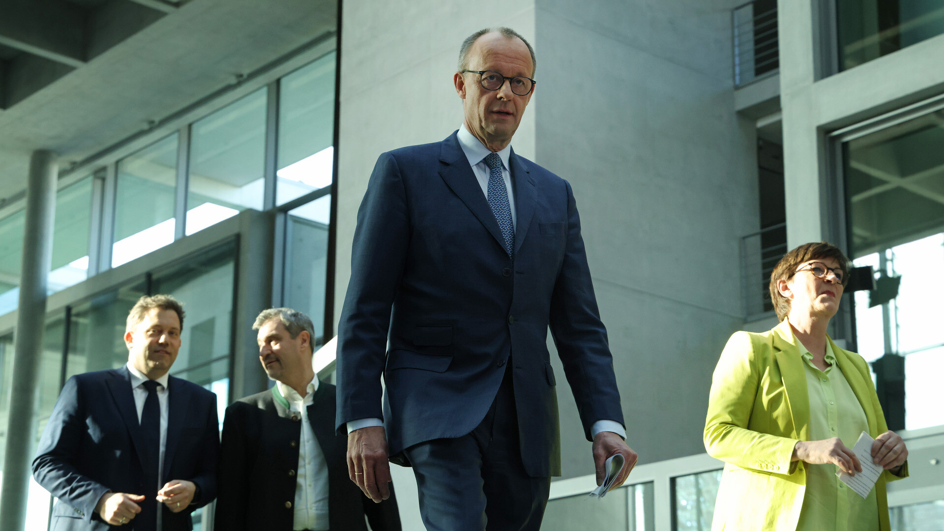 Merz, învestit cancelar al Germaniei. Milionarul fără experienţă guvernamentală va conduce cea mai mare economie din UE