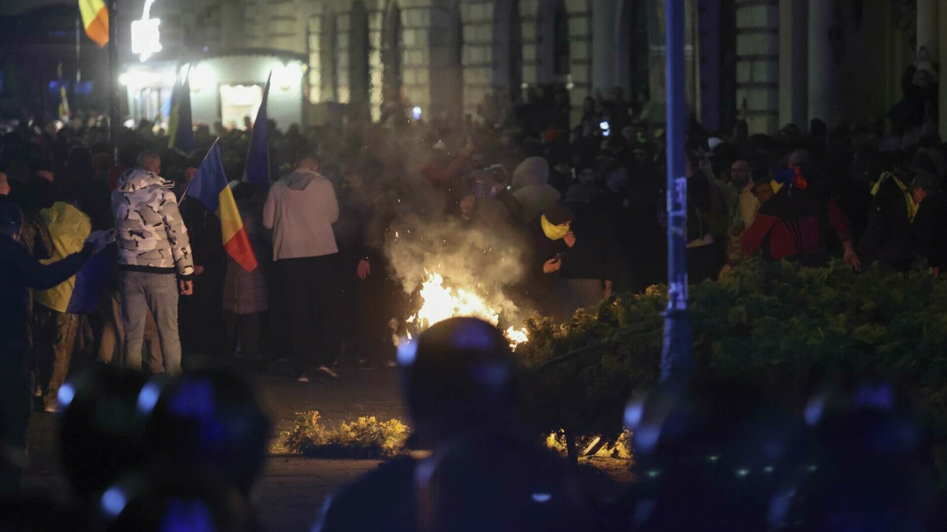 19 persoane au fost trimise în judecată după violențele de la BEC, generate de respingerea candidaturii lui Călin Georgescu