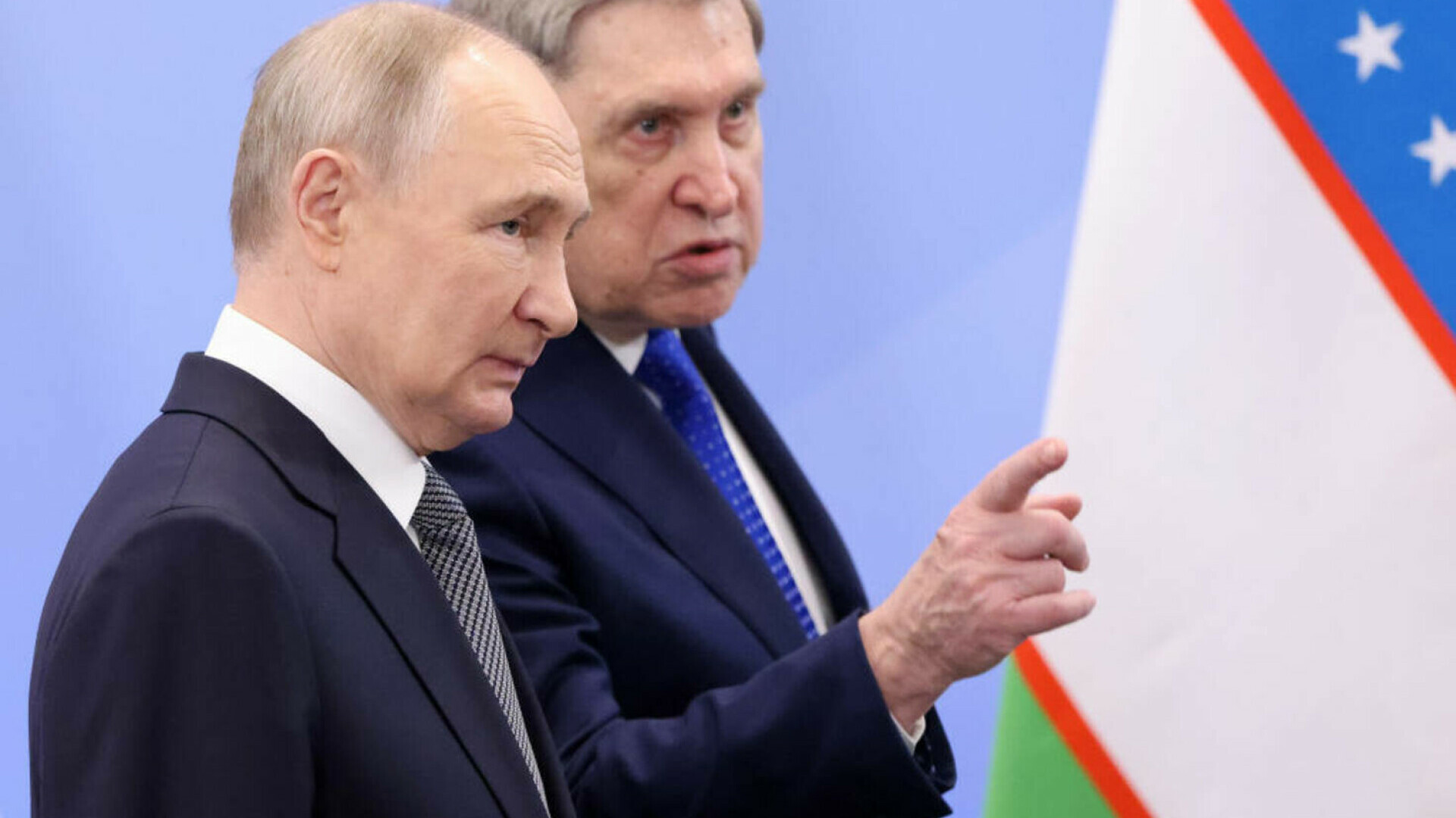 Vladimir Putin și principalul consilier de politică externă al său, Iuri Ușakov