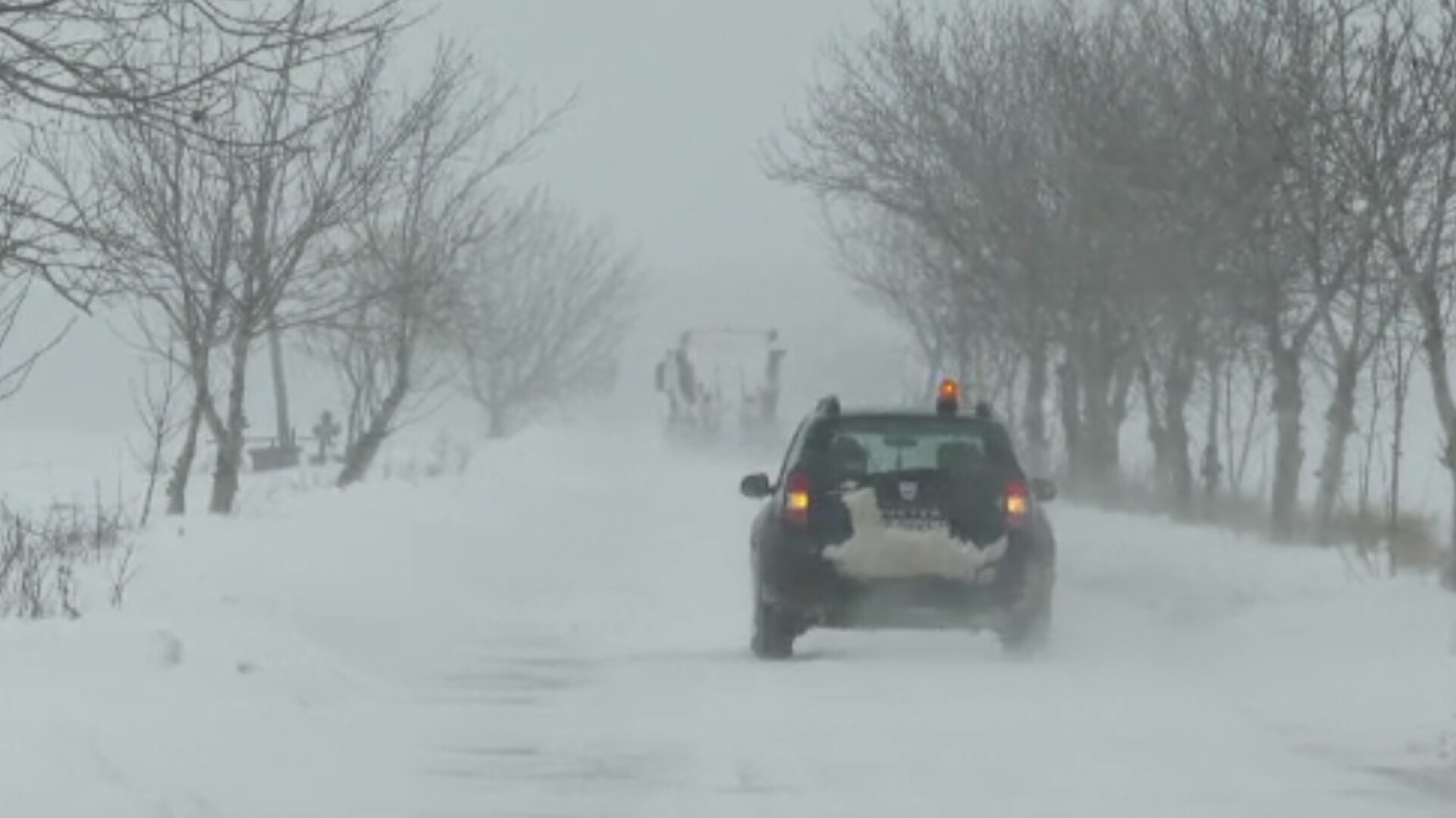 Mii de persoane din Alba și Hunedoara au rămas fără curent electric. Autorităţile au trimis generatoare