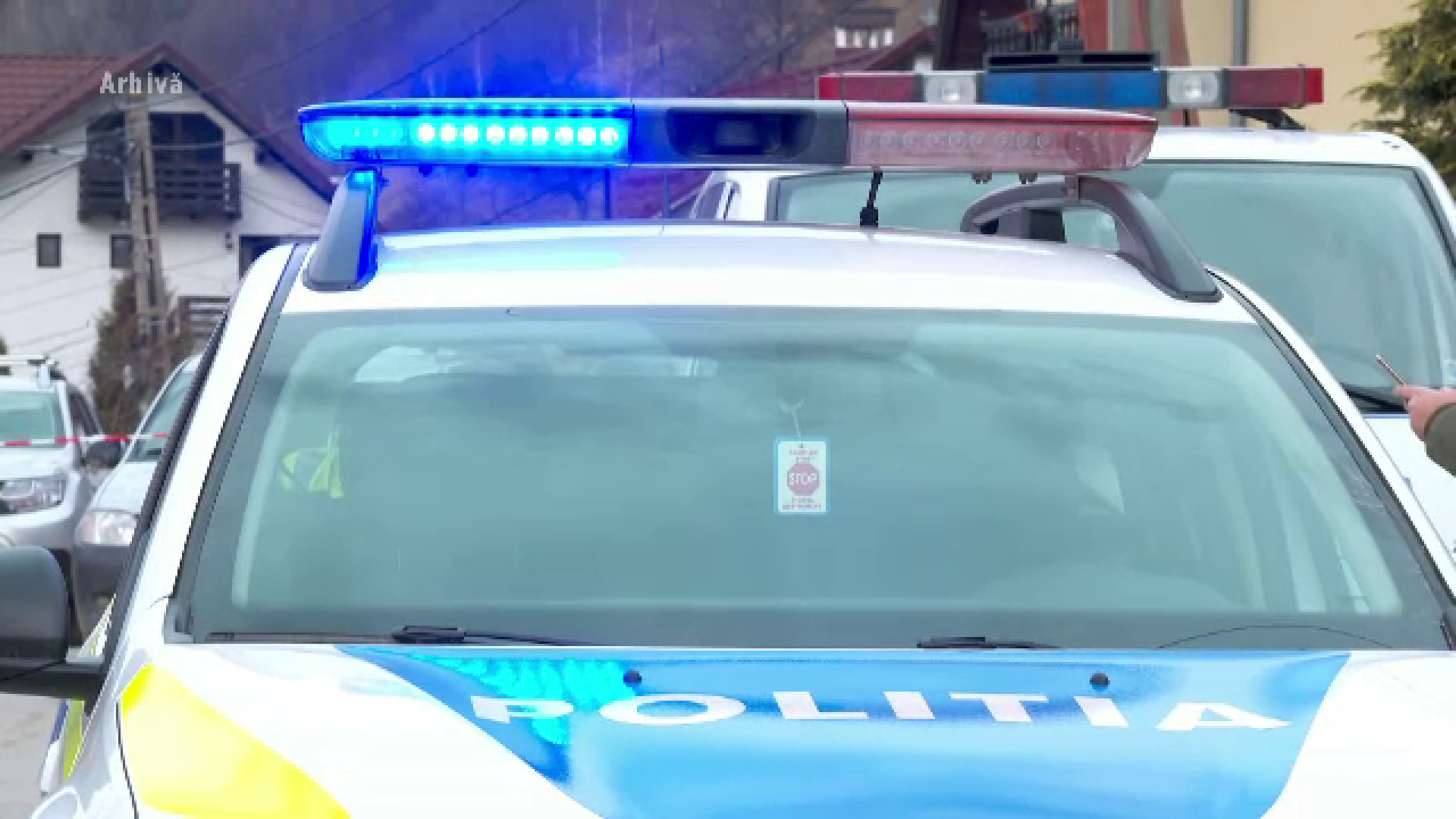 O tânără și-a tâlhărit mama și fratele pe stradă, în Turda. Le-a luat banii și un telefon