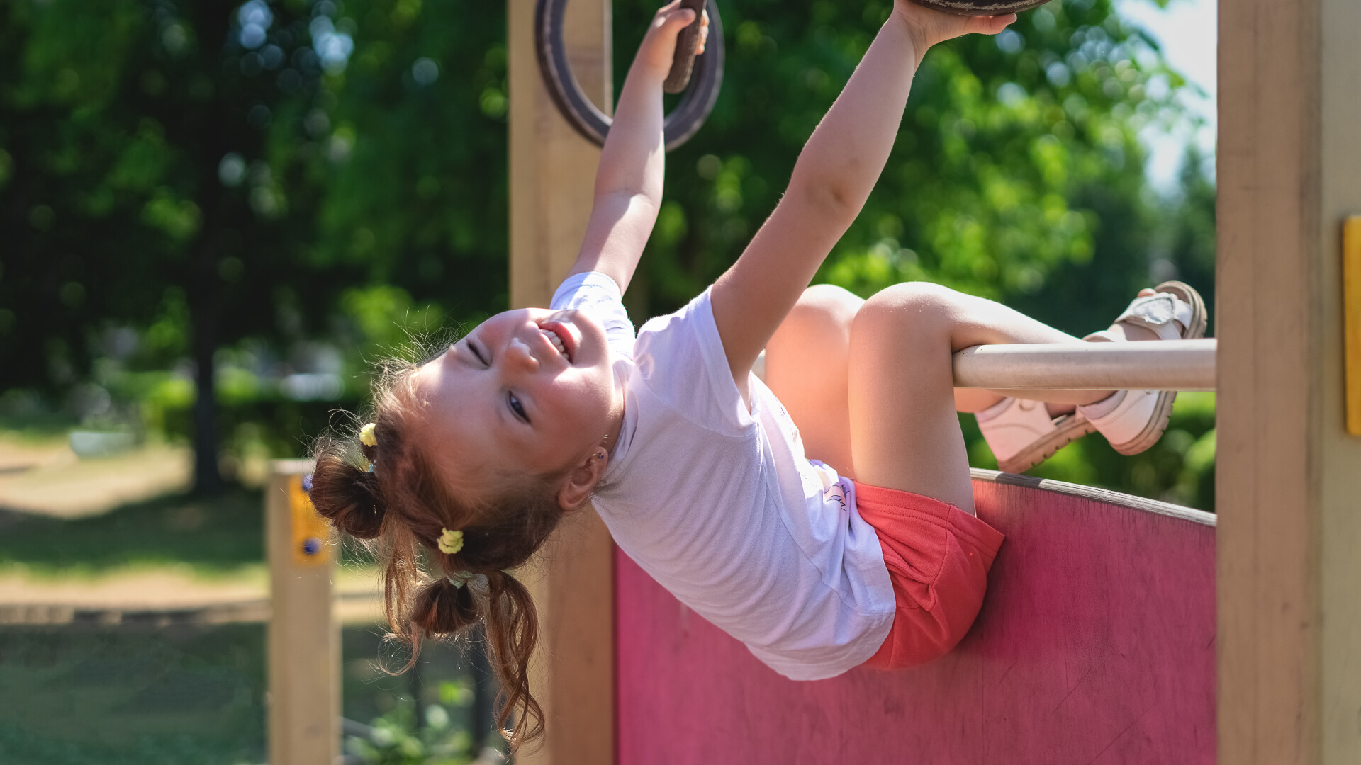 copii la locul de joacă