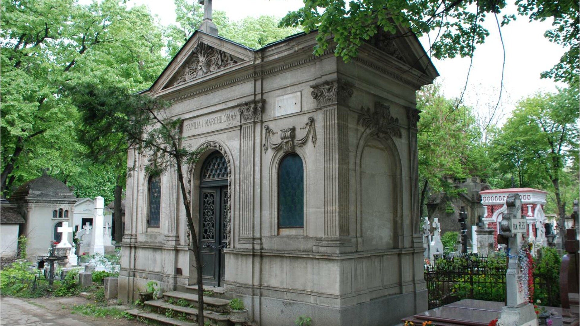 Cimitirul Bellu Deschis Sambata Noaptea Pentru Turisti Galerie Foto