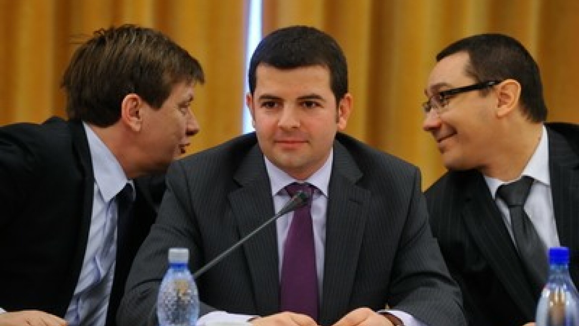 Crin Antonescu (S), Daniel Constantin (C) si Victor Ponta (D)