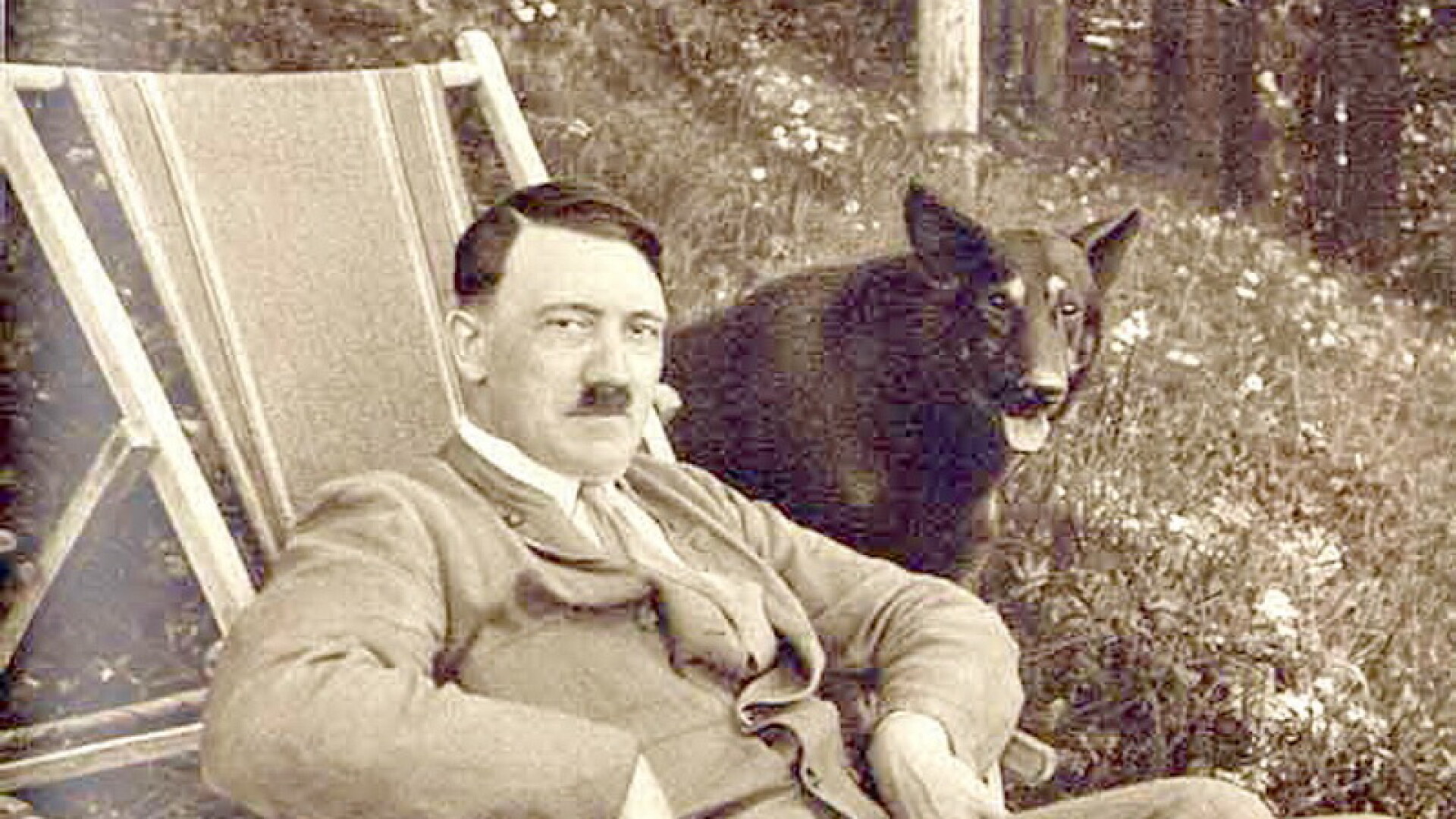 Hitler cu un caine