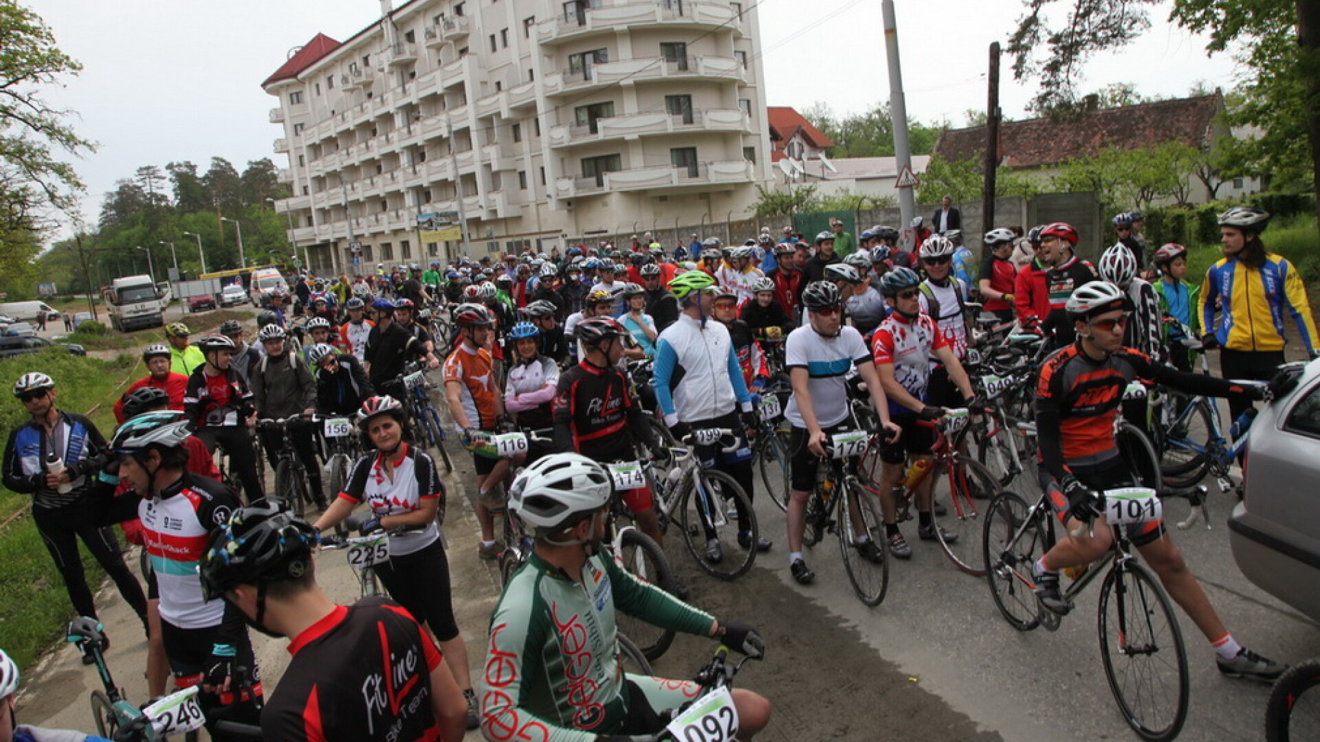 Peste 300 de sibieni au petrecut 1 mai pe bicicleta