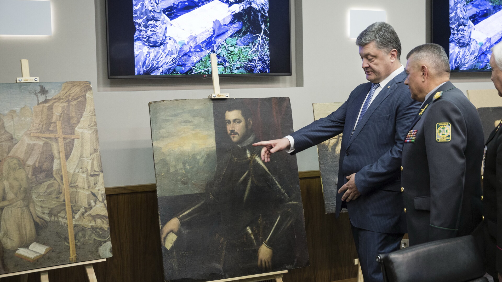 Petro Poroshenko si tablourile furate - Agerpres