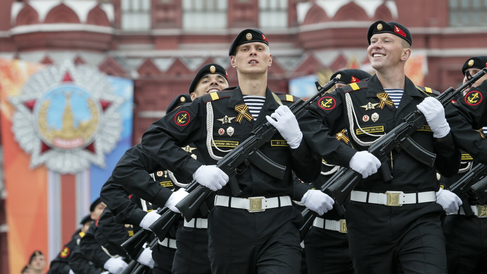 puscasi marini rusi la repetitiile pentru parada de Ziua Victoriei