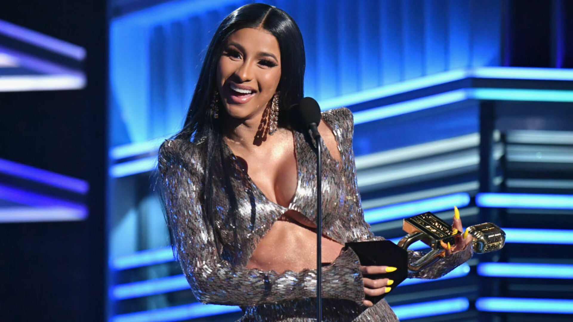 Imaginile cu ținuta lui Cardi B care au stârnit controverse la Billboard Awards 2019 - 1